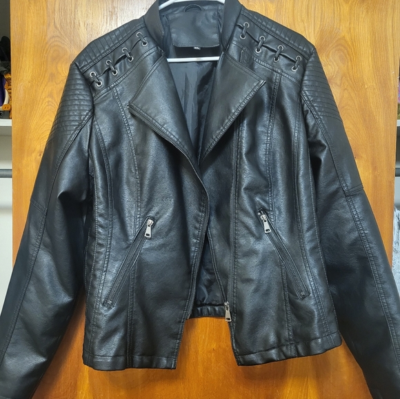 Elegant Black Faux Leather Jacket for Women - Picture 1 of 5